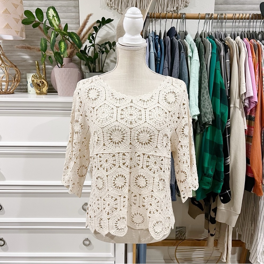 Ultra Pink | Cream Crochet Lace Top size Medium